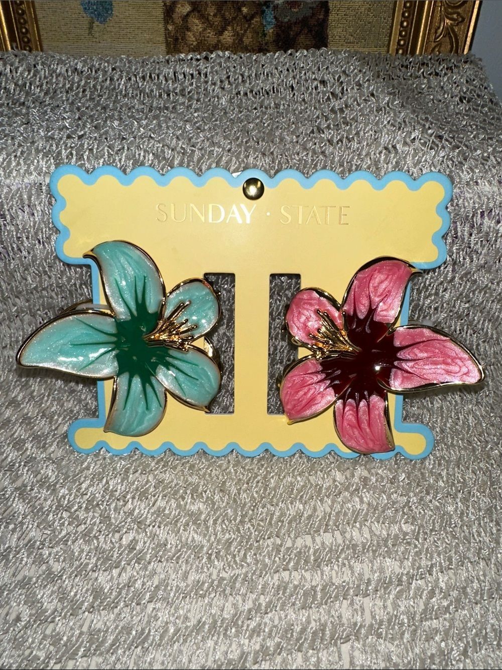 SUNDAY • STATE green pink gold tone flower shaped hair clips